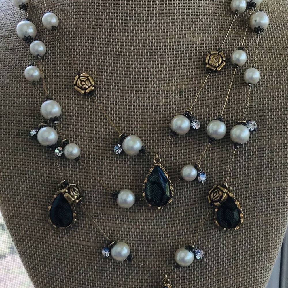 BETSEY JOHNSON Black, White Faux Pearl Necklace